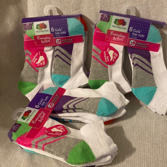 Fruit of the Loom Other - Lot of 18 pairs FRUIT OF THE LOOM Girls  ankles socks M shoe size 10 1/2 - 4